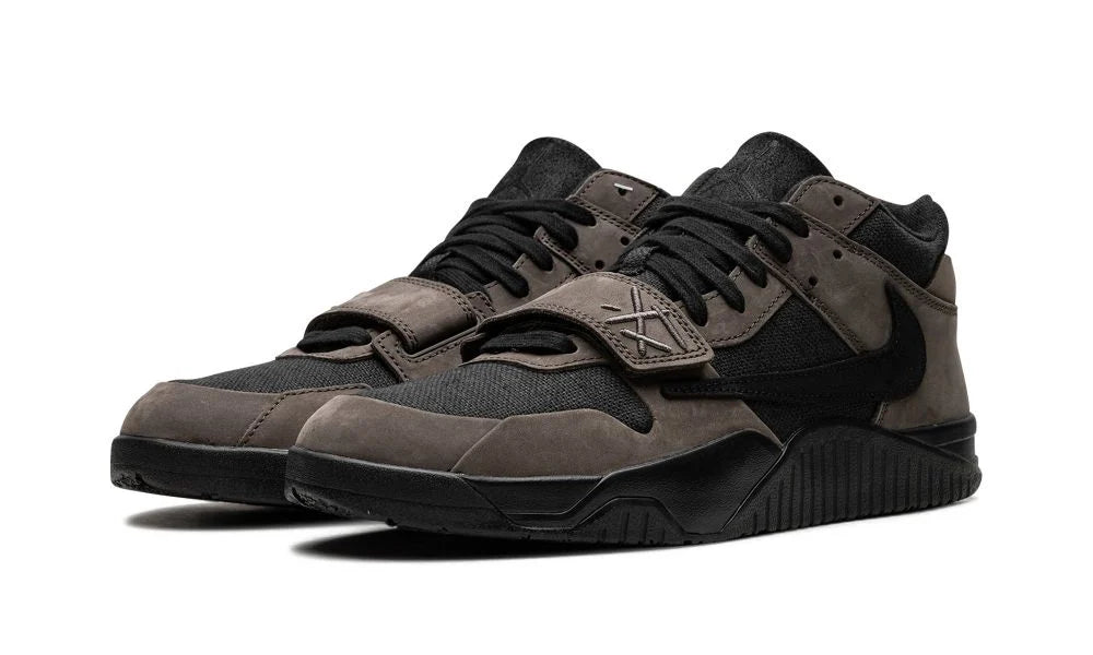 Jordan Jumpman Jack Dark Mocha – elölnézet, fűzőrész és tépőzár pánt