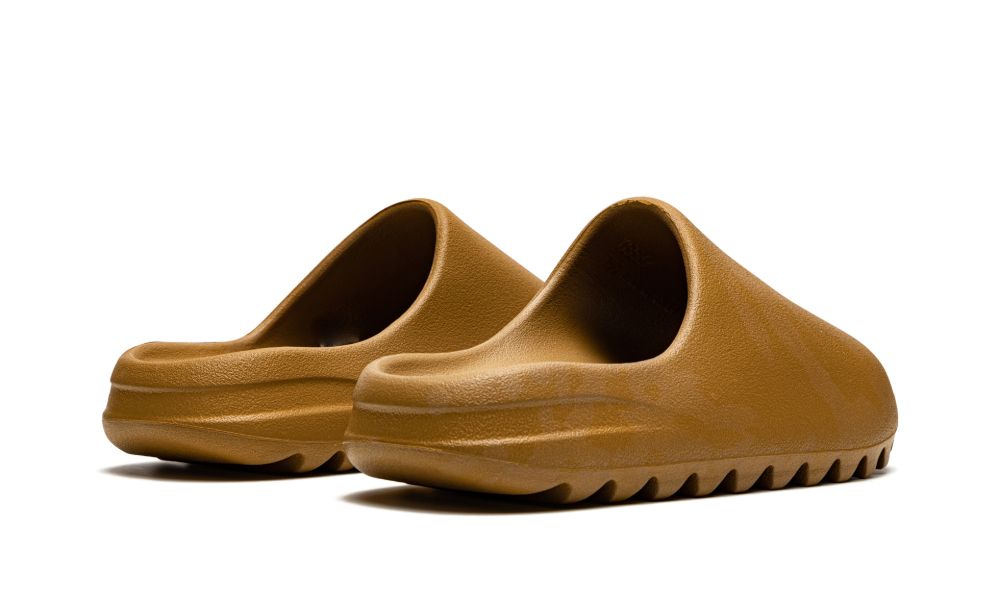 adidas Yeezy Slide Ochre – hátulnézet, talp és sarokrész látványa
