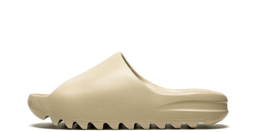 adidas Yeezy Slide “Pure” – oldalnézet, krémszínű EVA hab konstrukció