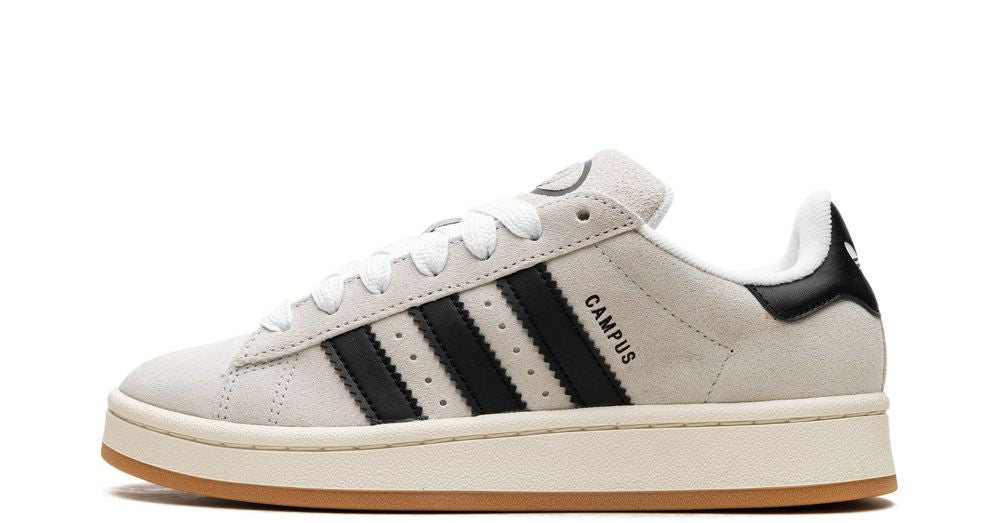 adidas Campus 00s “Crystal White/Core Black” – oldalnézet, világos felsőrész és fekete 3-Stripes