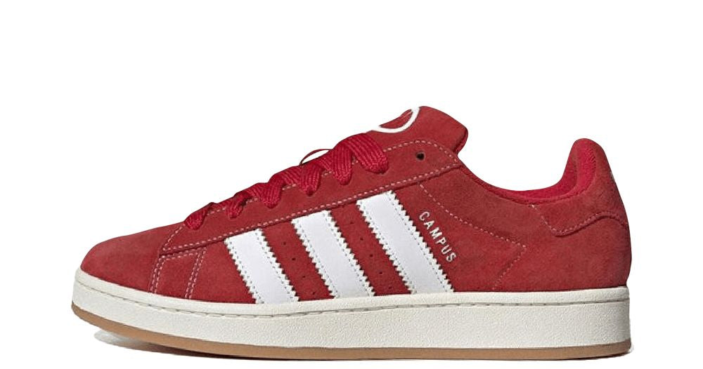 adidas Campus 00s “Better Scarlet / Cloud White” – oldalnézet, mélyvörös velúr felsőrész és krémszín 3-Stripes