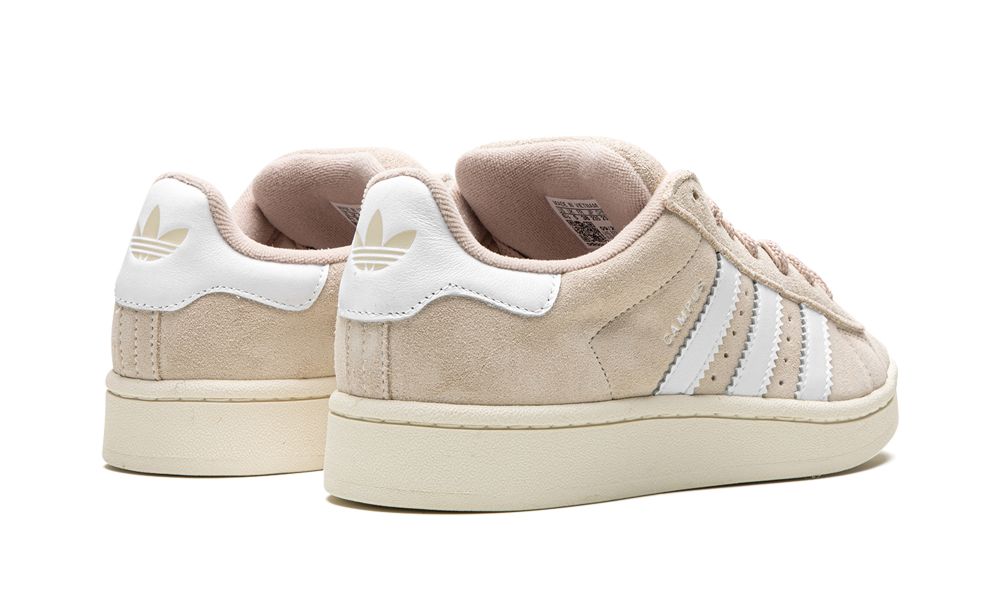 adidas Campus 00s “Wonder White” – hátulnézet, sarokrész és logó részlet