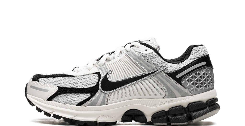 Nike Zoom Vomero 5 Photon Dust Black – oldalnézet, szürke és fekete kombináció