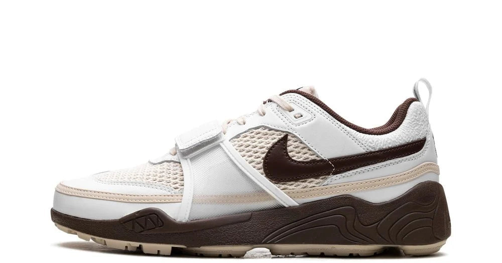 Nike Zoom Field Jaxx Light Chocolate – oldalnézet, mesh alap és barna Swoosh
