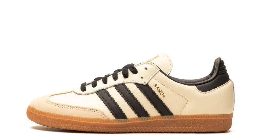 adidas Samba OG “Cream White / Sand Strata” – oldalnézet, krémfehér bőr és bézs velúr részletek
