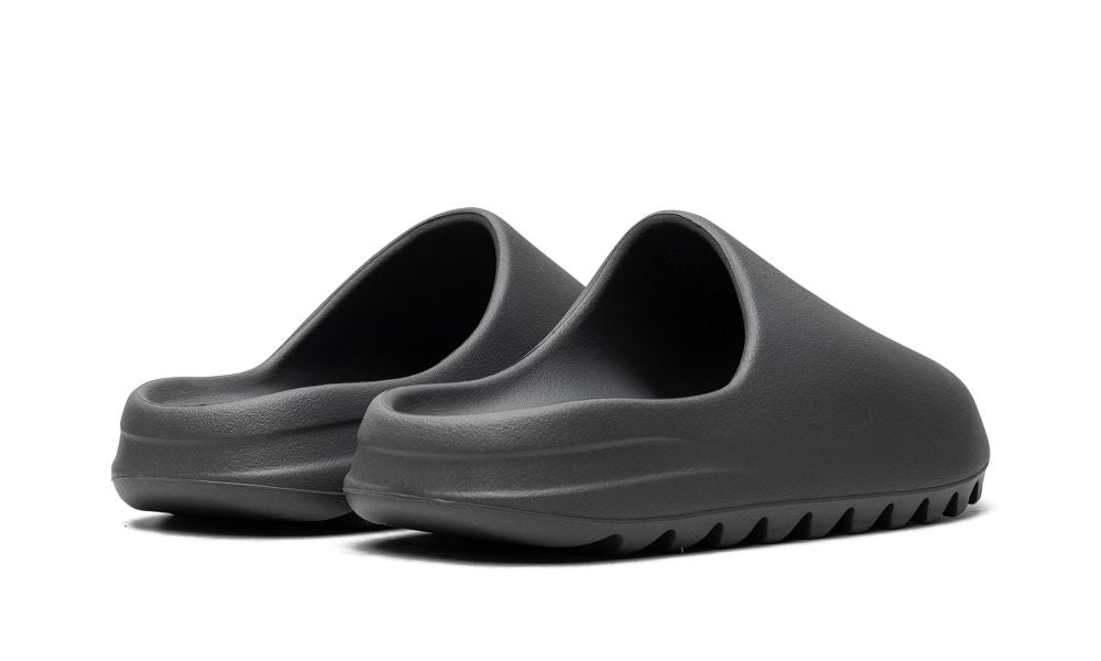 adidas Yeezy Slide Slate Grey – hátulnézet, egységes hab struktúra