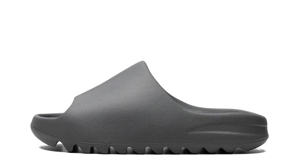 adidas Yeezy Slide Slate Grey – oldalnézet, teljes szürke hab konstrukció