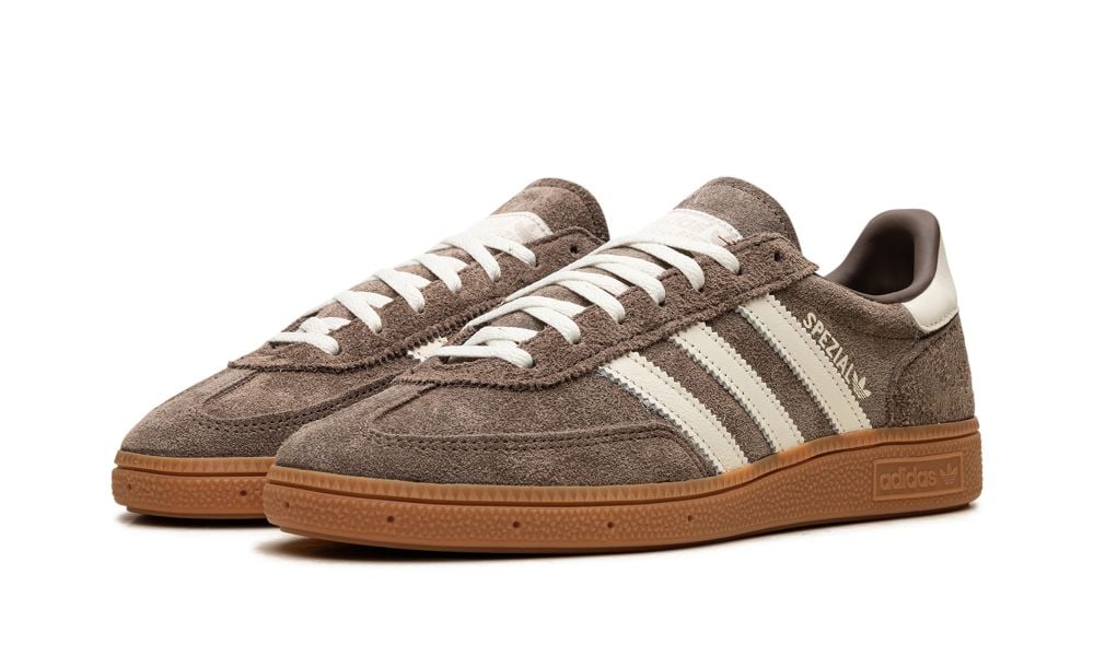 adidas Handball Spezial “Earth Strata Gum” – elölnézet, barna felsőrész és gumitalp