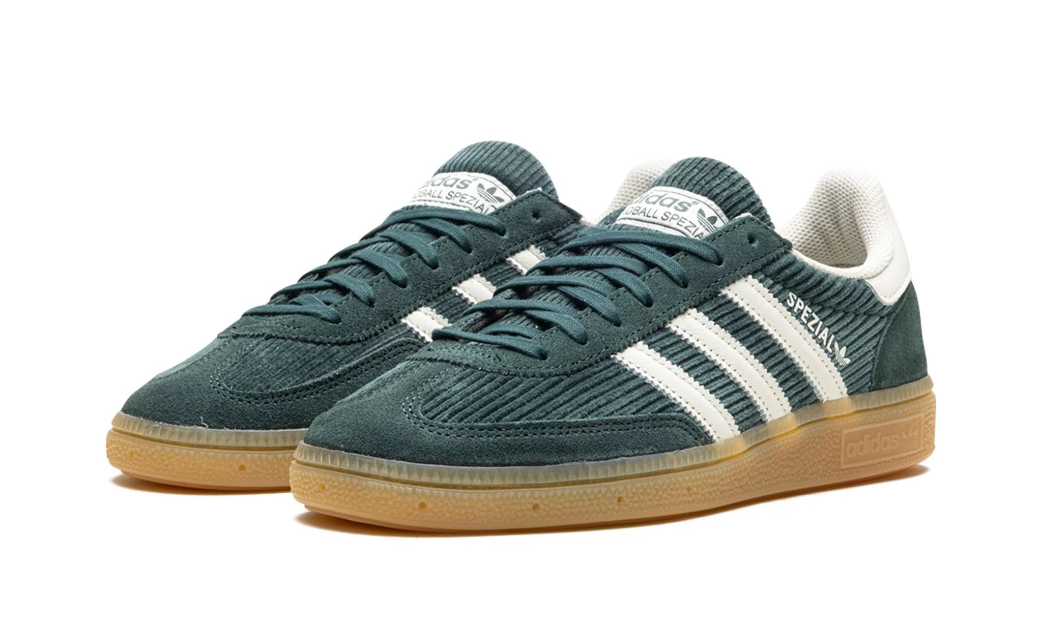 adidas Handball Spezial Mineral Green – elölnézet, orr és fűzőrész