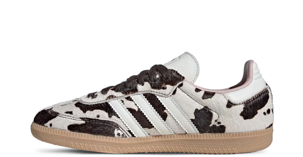 adidas Samba OG Cow Print – oldalnézet, tehénmintás felsőrész és fehér három csík.