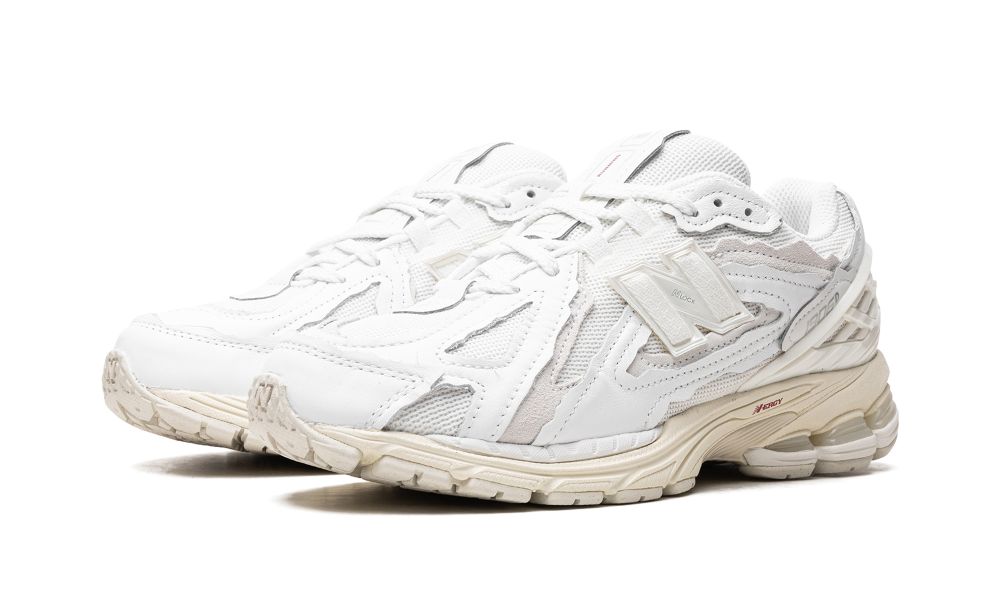 New Balance 1906D Protection Pack White – elölnézet, toe rész és fűzőpanel