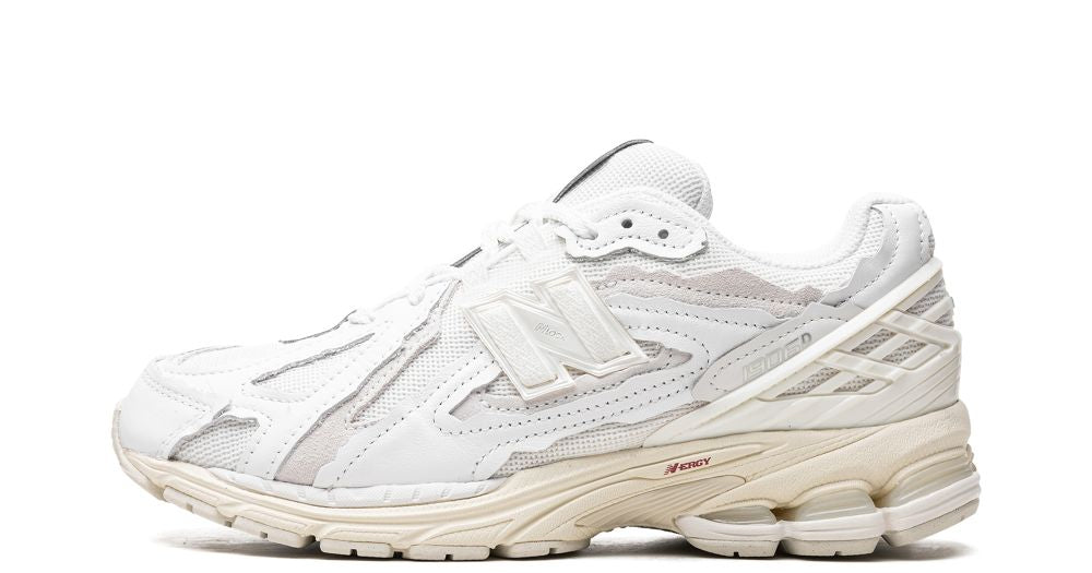 New Balance 1906D Protection Pack White – oldalnézet, fehér bőr és világosszürke panelok