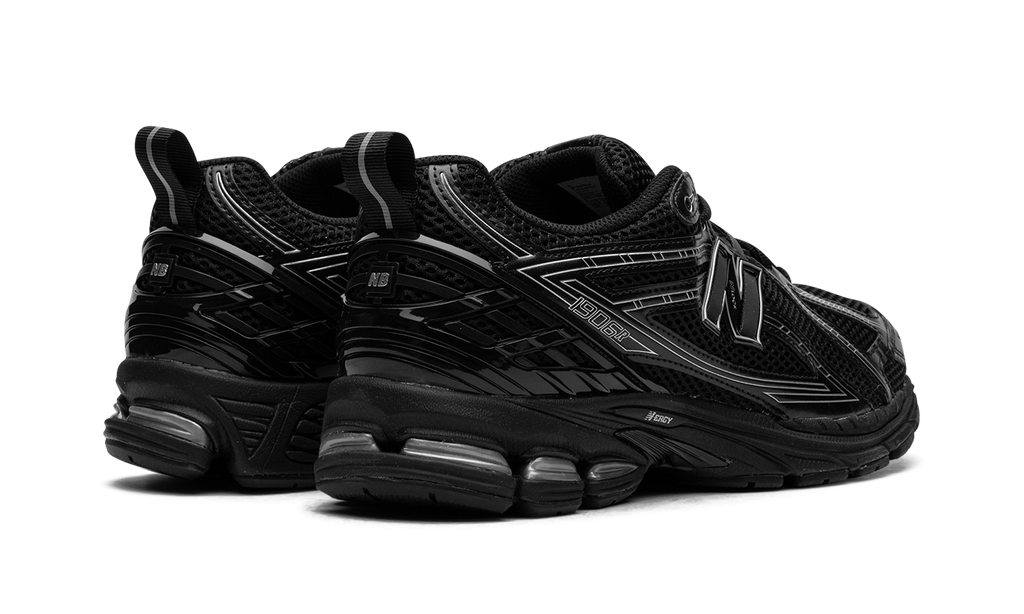 New Balance 1906R Black Grey – hátulnézet, sarokrész és logó