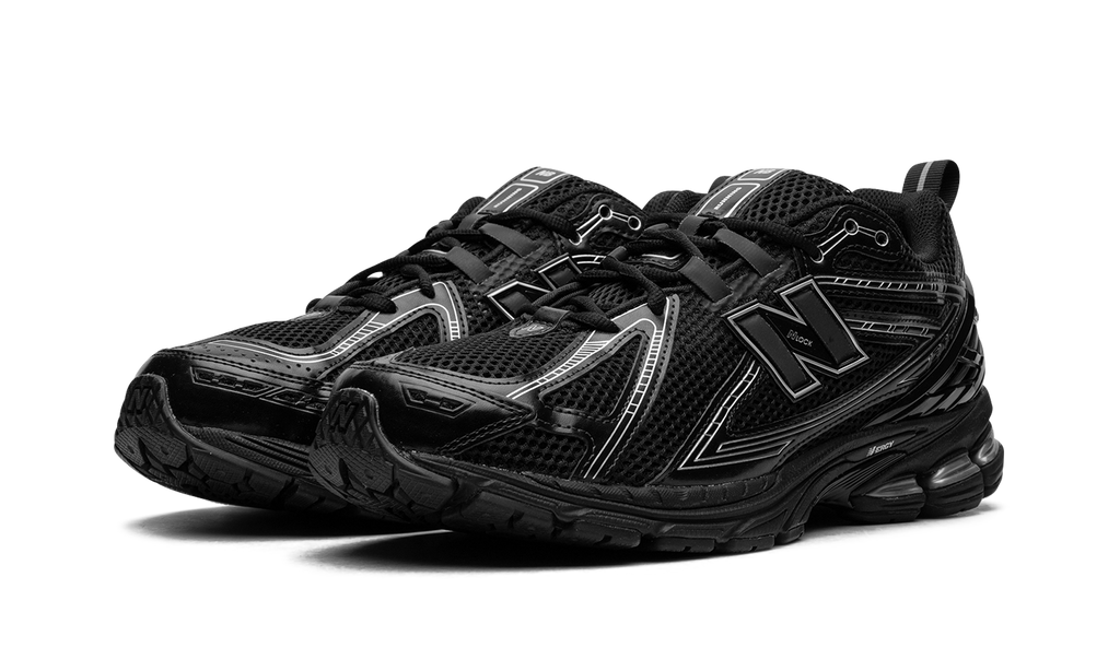New Balance 1906R Black Grey – elölnézet, fűzőrész és orrpanel