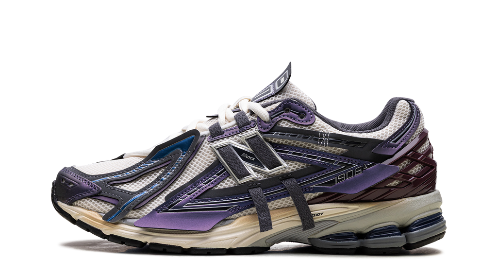 New Balance 1906A “Inkwell / Sea Salt” – oldalnézet, világos/fekete részletekkel