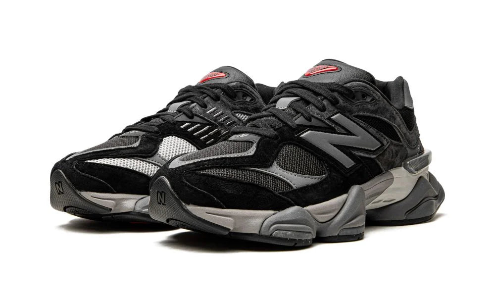 New Balance 9060 “Black Castlerock Grey” – elölnézet, fekete orrpanel és textúrák