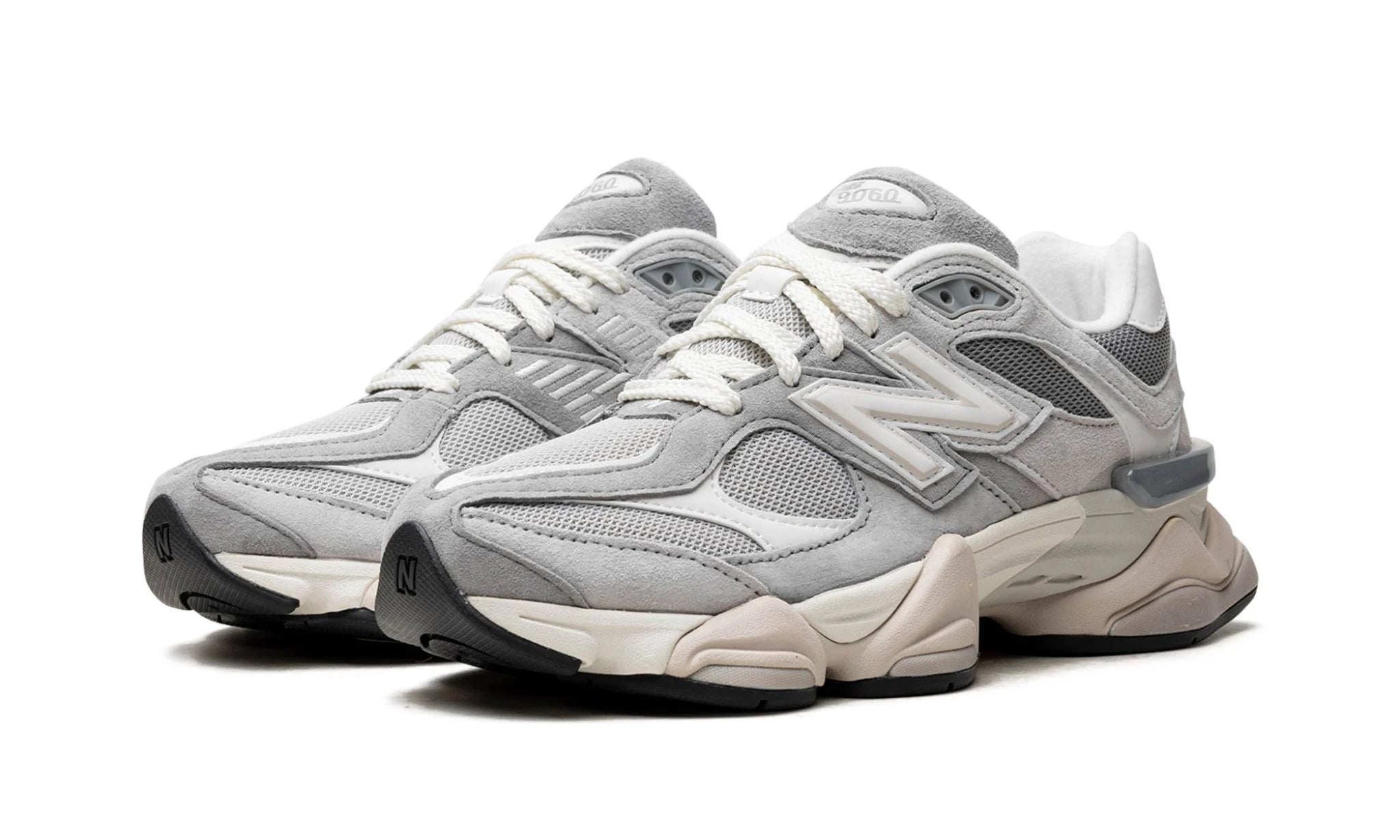 New Balance 9060 Slate Grey Raincloud – elölnézet, orr és fűzőrész