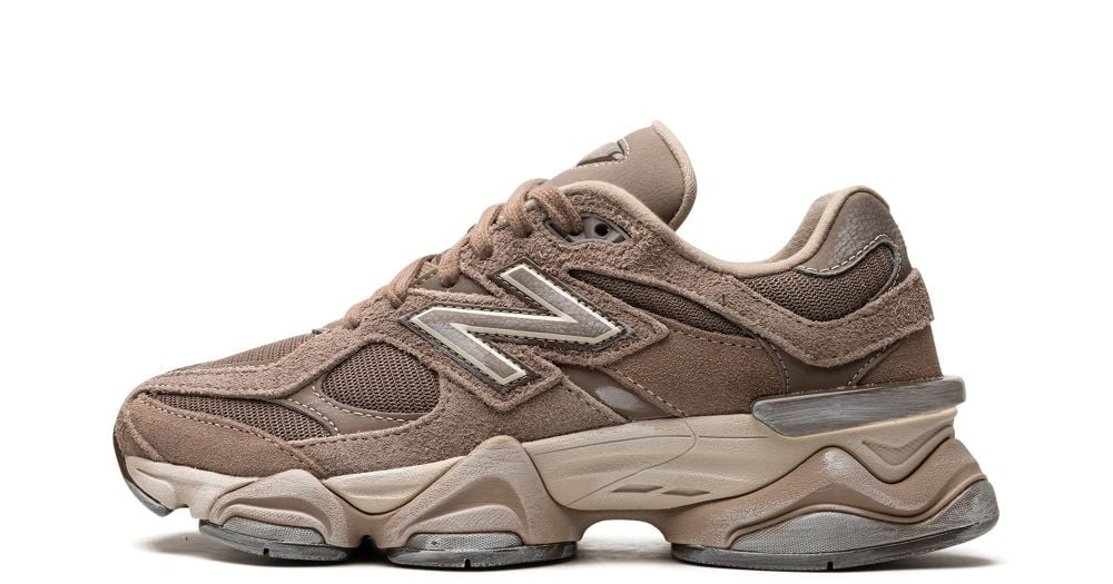 New Balance 9060 “Mushroom” – oldalnézet, világos barnás mesh és taupe suede ráhúzások