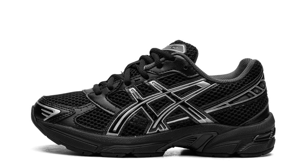 ASICS GEL-1130 Black Pure Silver – oldalnézet, fekete mesh és ezüst részletek