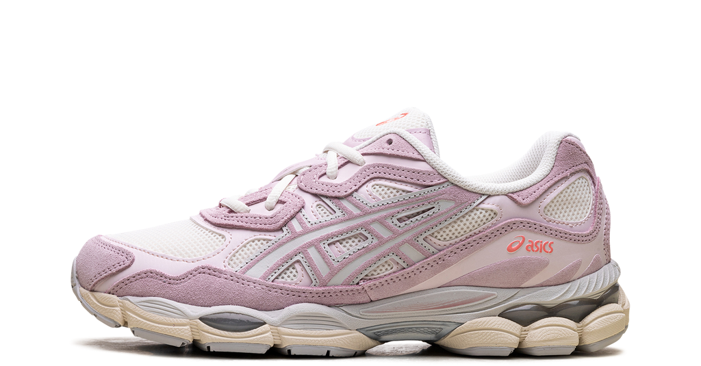 ASICS GEL-NYC “Cream Rose Water” – oldalnézet, krém mesh felsőrész és pasztell rózsaszín overlay.
