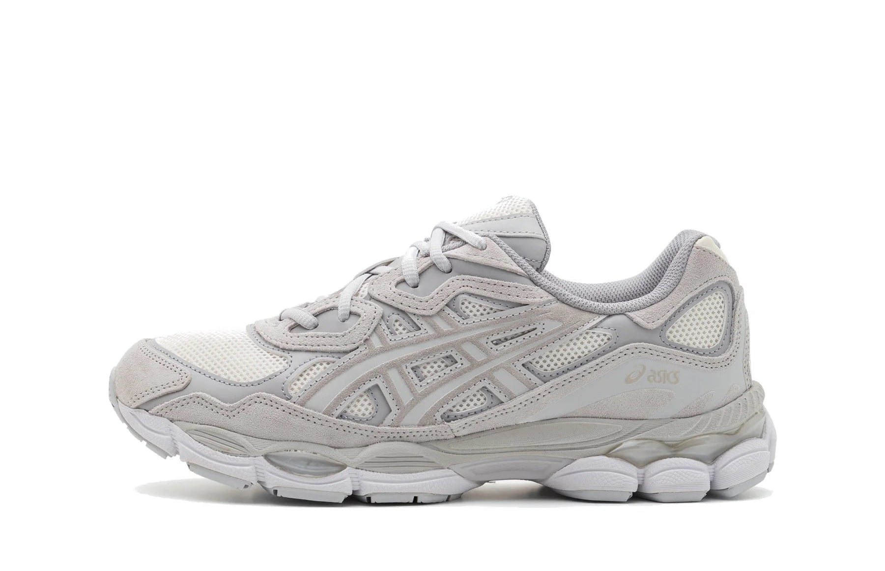 ASICS GEL-NYC Cream Cloud Grey – oldalnézet, krémszínű mesh és szürke overlay részlet.