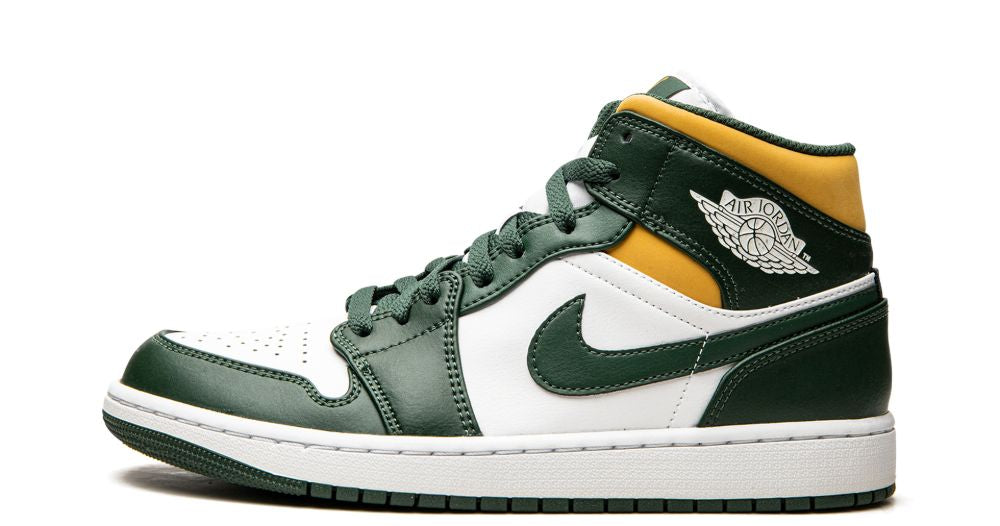 Air Jordan 1 Mid “Sonics” – oldalnézet, fehér bőr alap és zöld overlay-ek
