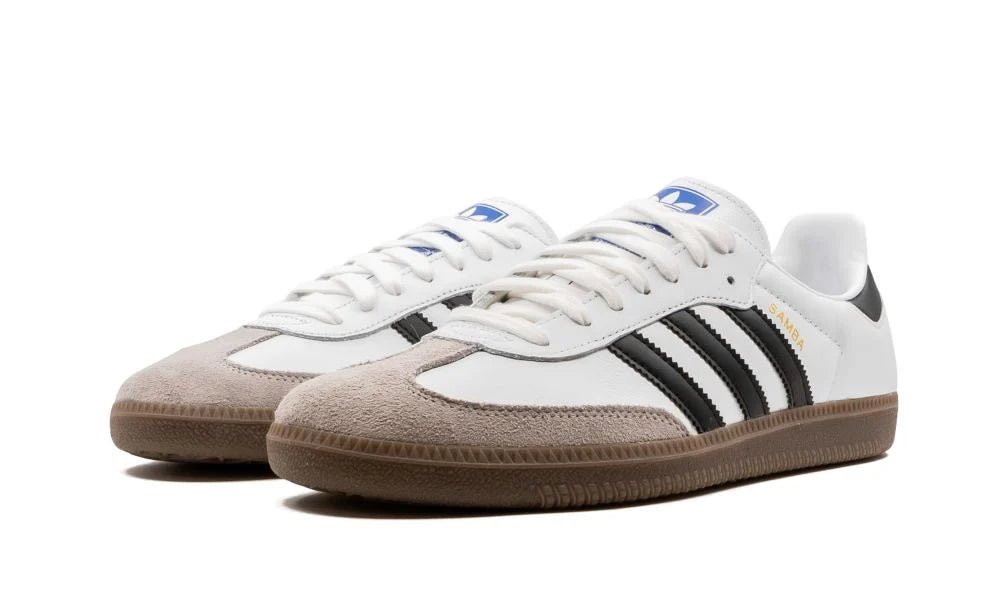 adidas Samba OG Cloud White Core Black – elölnézet, klasszikus T-toe rész velúrral