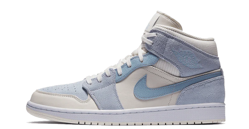 Jordan 1 Mid Mixed Textures Blue – oldalnézet, kék és fehér vegyes anyagú felsőrész.