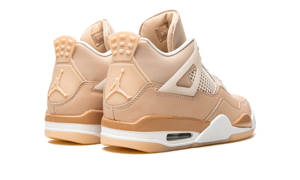Air Jordan 4 Retro “Shimmer” – hátulnézet, sarokrész és kremszínű talp