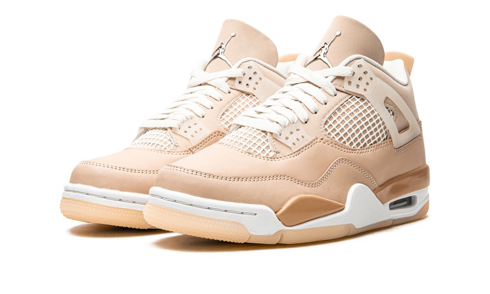 Air Jordan 4 Retro “Shimmer” – elölnézet, bézs orrpanel és fényes Jumpman logó