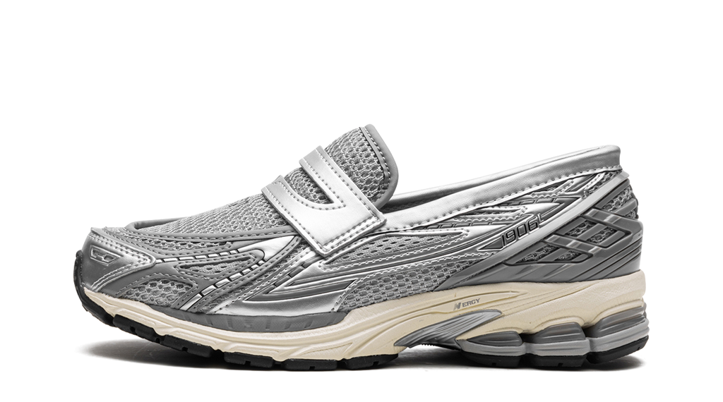 New Balance 1906L “Metallic Silver” – oldalnézet, ezüst/szürke