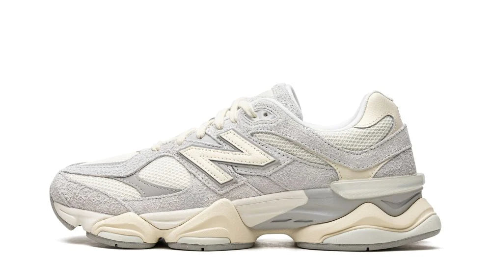 New Balance 9060 Quartz Grey – oldalnézet, világos szürke suede és mesh panelok