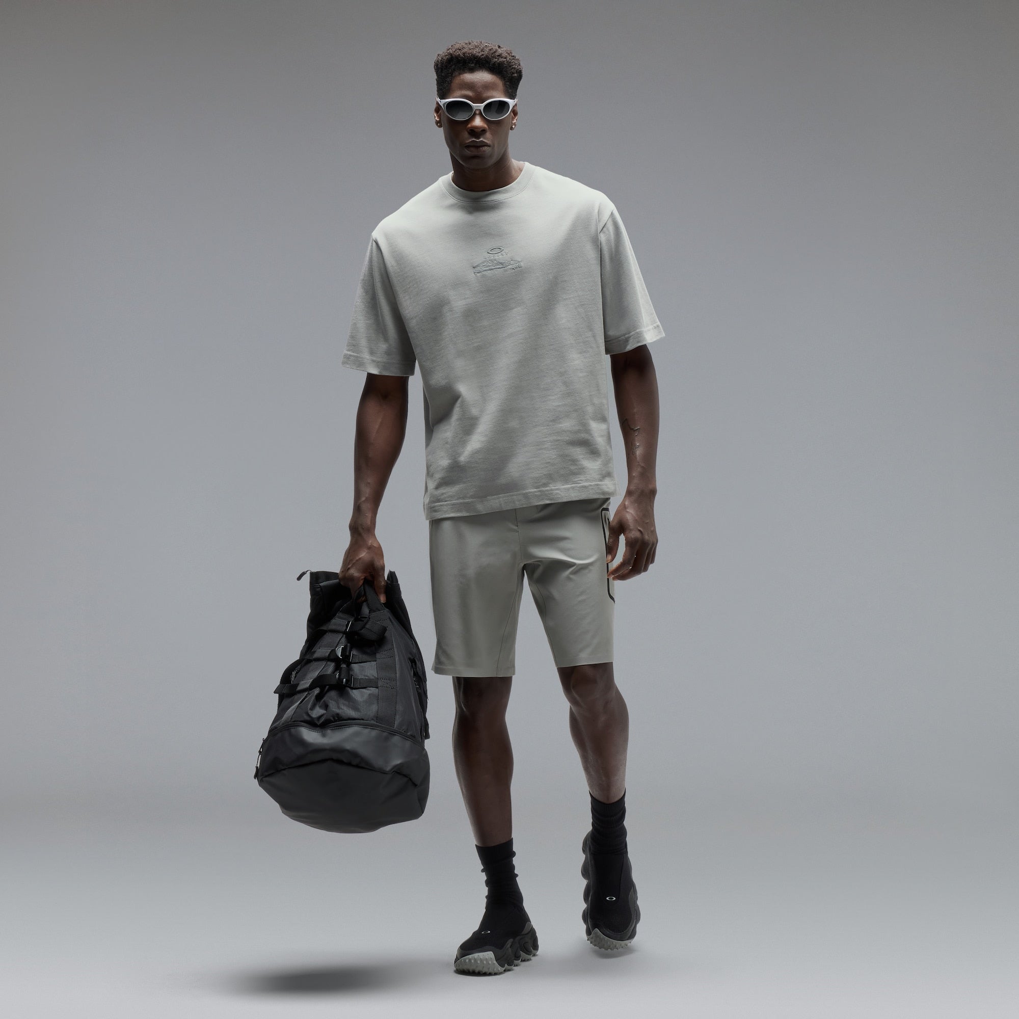 Oakley MTN Ridge Embroidered Tee Cement - OnSize
